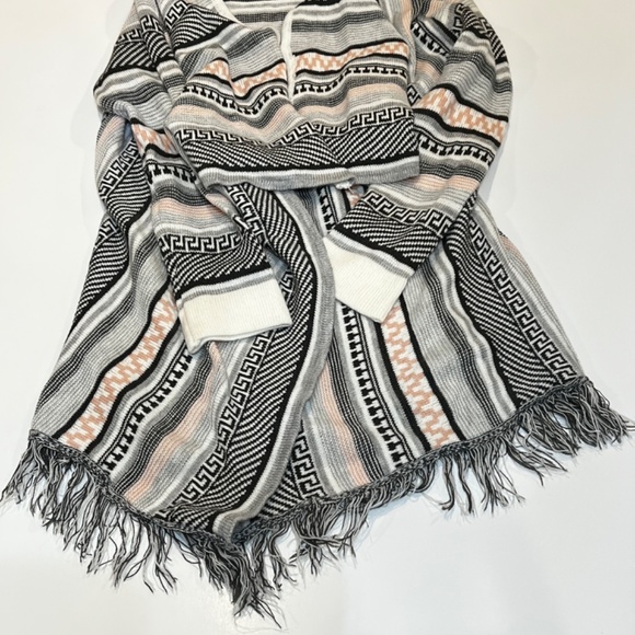 CATO Open Front Draped Fringe Sweater Size L - Picture 6 of 8